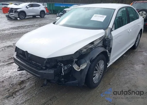 2015 Volkswagen Passat 1.8T S z USA, uszkodzony, nr VIN 1VWAS7A33FC076820